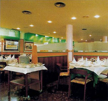 Interior del restaurante 'La Garlanda' de Gav� Mar (A�os 90) (fotograf�a: Florencio Gonz�lez)